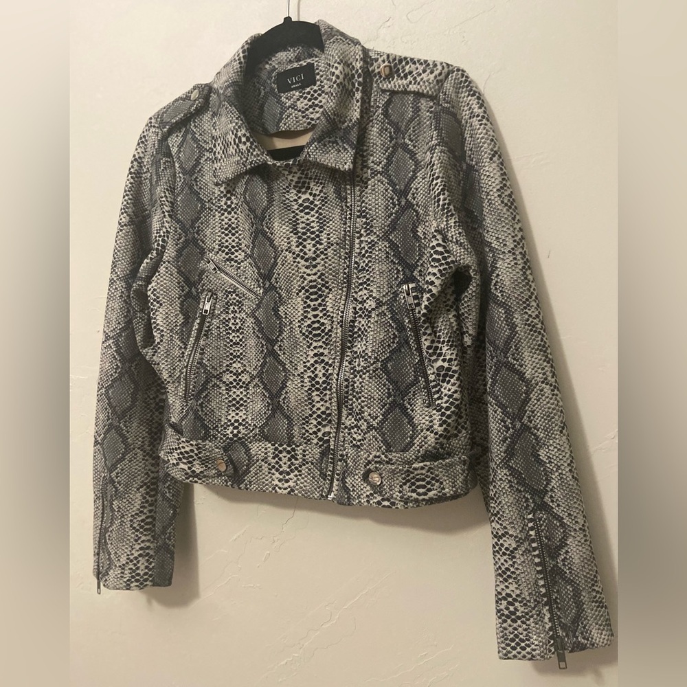 Vici~Neutral~Snakeskin Print~Moto Jacket~Zipper Pockets, Cuffs & Closure~Size S - Picture 3 of 16